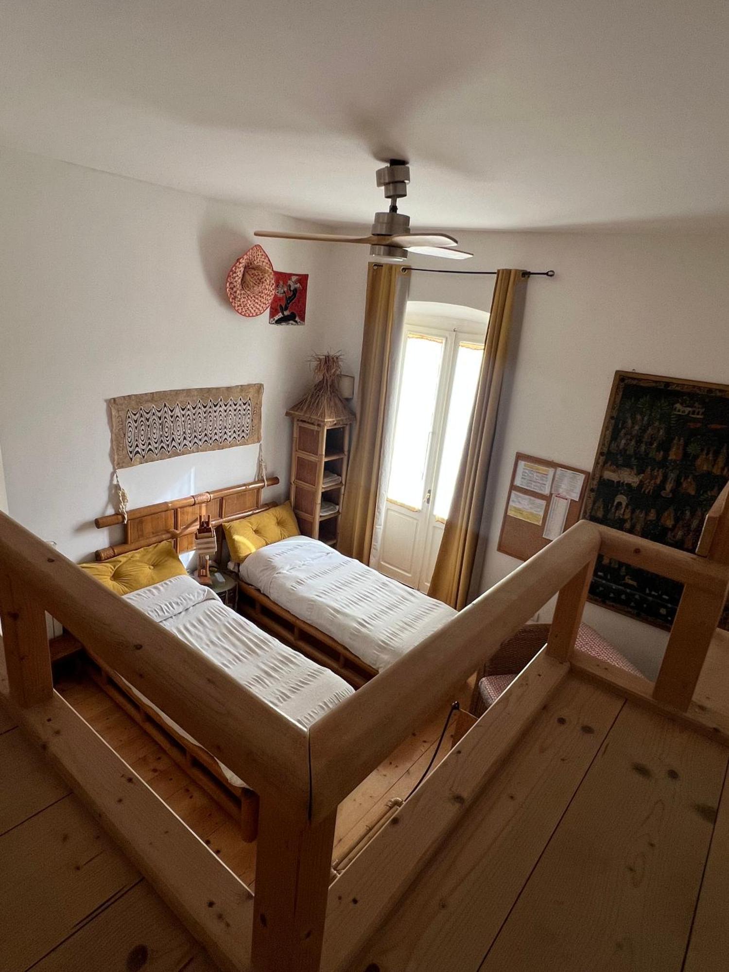 B&B Le Finestre Su Via Cavour Сассари Номер фото