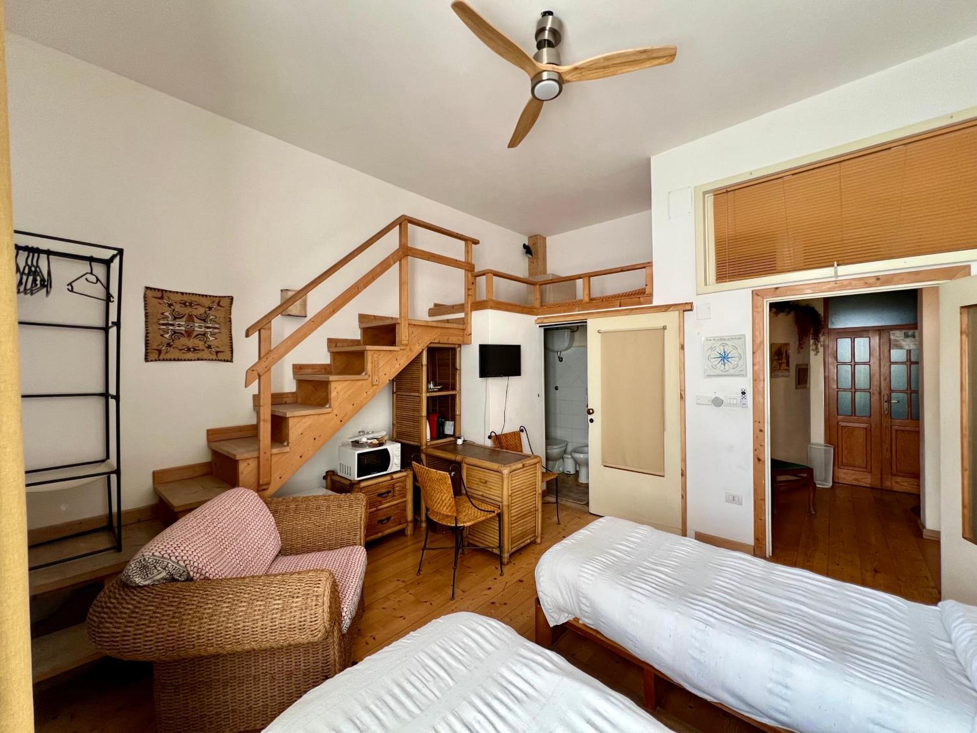 B&B Le Finestre Su Via Cavour Сассари Номер фото