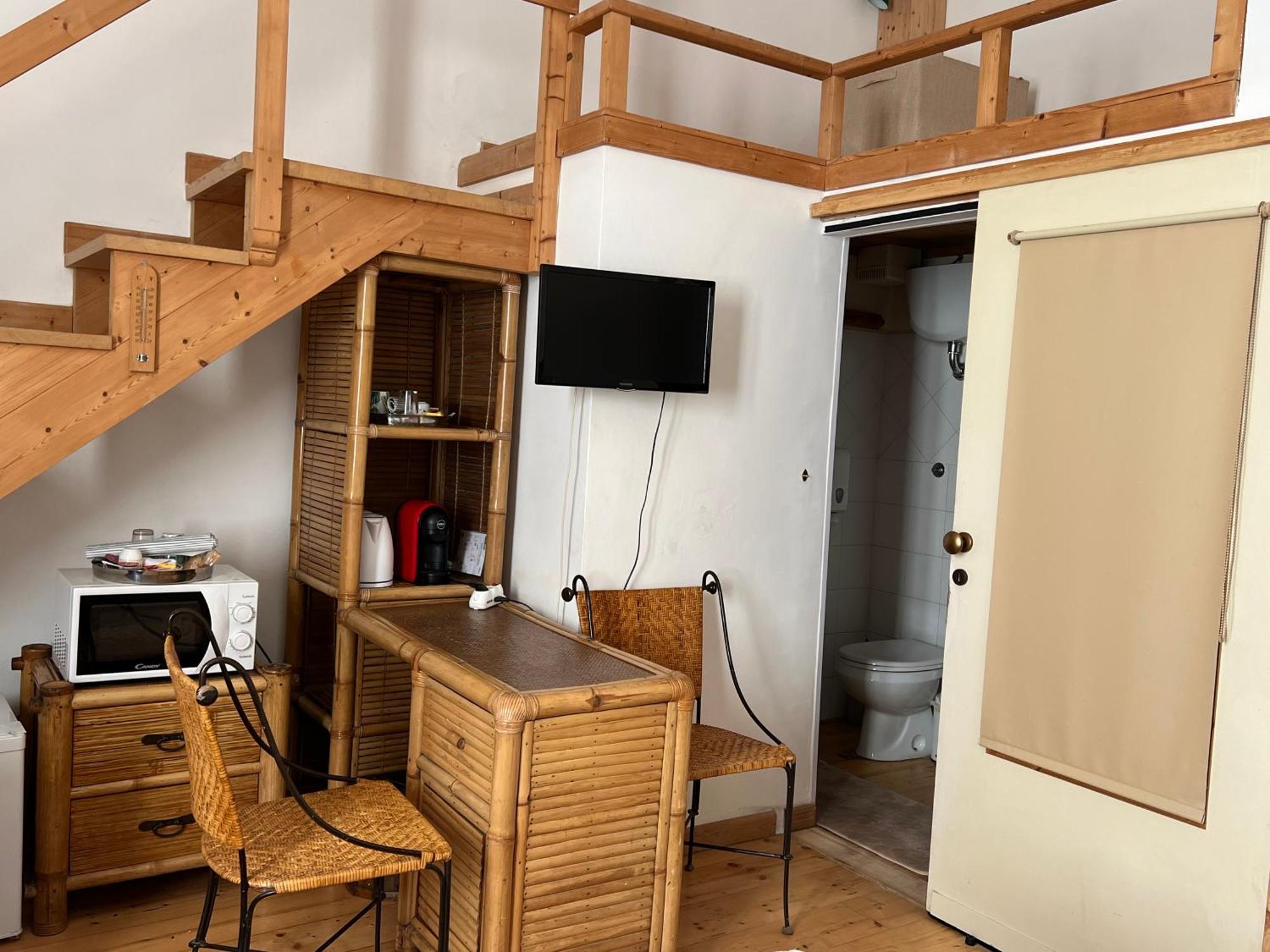 B&B Le Finestre Su Via Cavour Сассари Номер фото