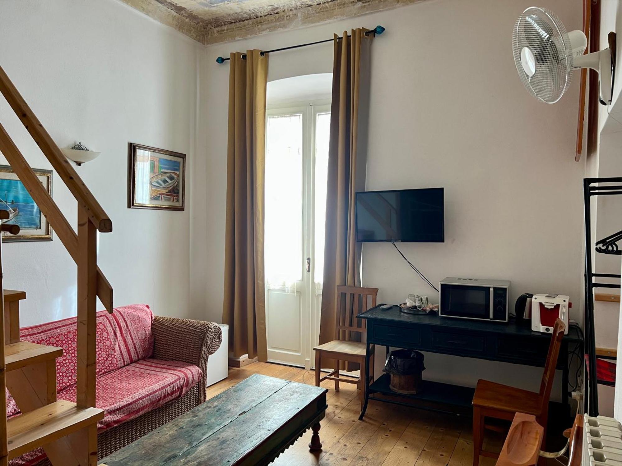 B&B Le Finestre Su Via Cavour Сассари Номер фото